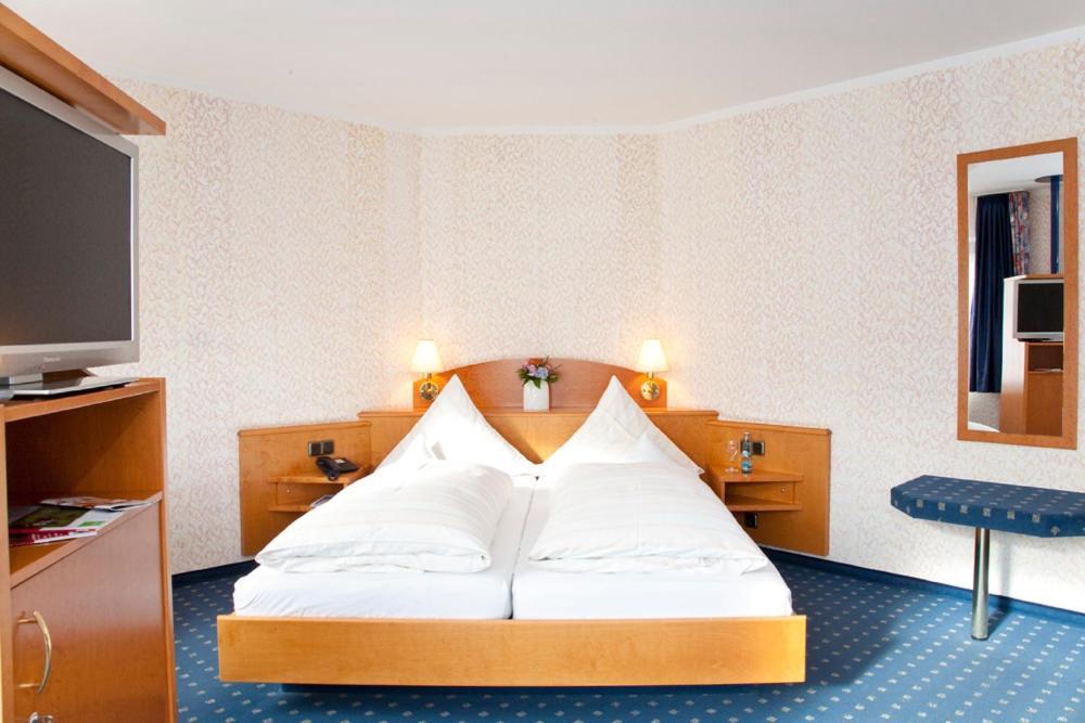 Landkomfort Hotel Elsenmann Willingen  Rum bild